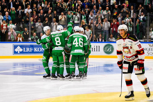 Rögles spelare jublar