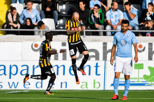 Häckens Alexander Farnerud jublar