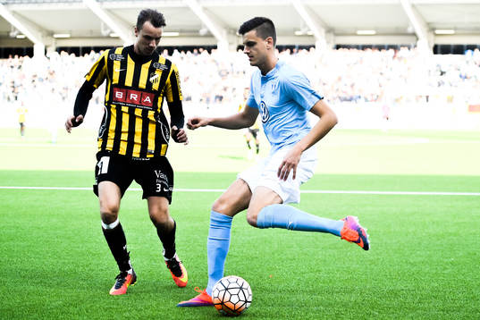 Häckens Jasmin Sudic och Malmö FFs Alexander Jeremejeff