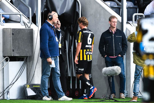 Häckens Rasmus Schuller lämnar planen
