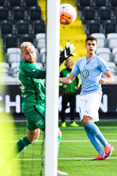 Malmö FFs Alexander Jeremejeff för 2-3 bakom Häckens