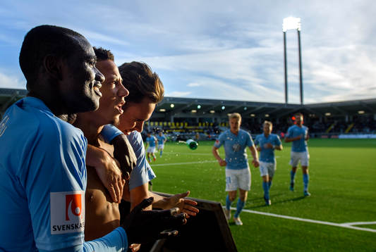 Malmö FFs Enock Kofi Adu och Tobias Sana jublar