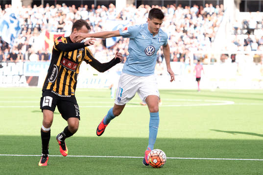 Häckens Jasmin Sudic och Malmö FFs Alexander Jeremejeff
