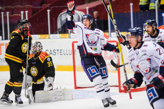 Linköpings Emil Sylvegård jublar