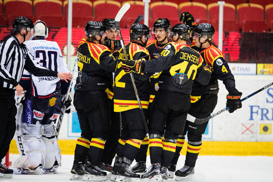 Brynäs spelare jublar