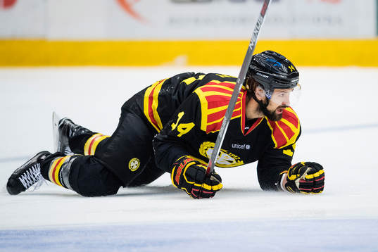 Brynäs Johan Alcén faller