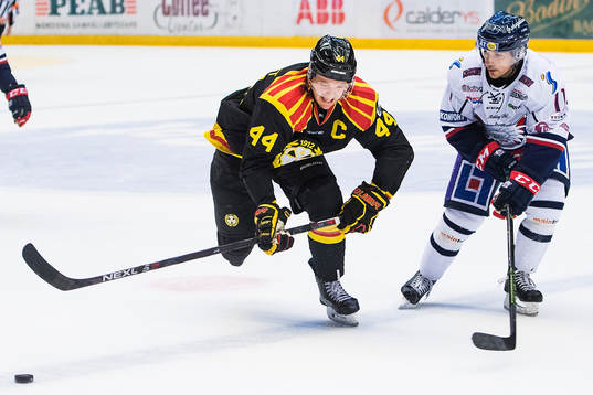 Brynäs Jacob Blomqvist och Linköpings Garret Roe
