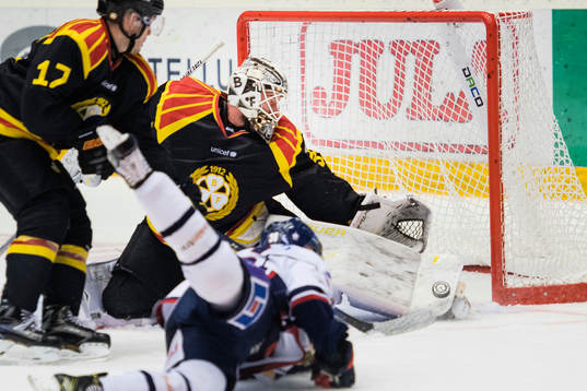 Brynäs målvakt David Rautio med en räddning
