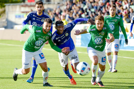 Jönköpings André Calisir och Tom Siwe försvarar mot