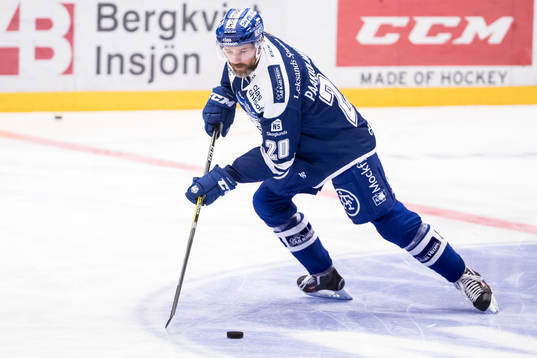 Leksands Tommi Paakkolanvaara i ishockeymatchen i SHL