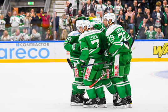 Rögles Patrik Cehlin och Ludvig Rensfeldt jublar