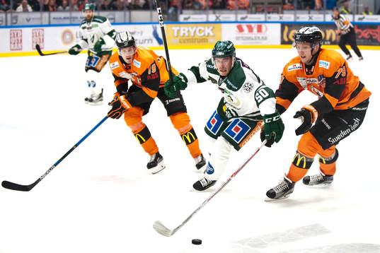 Karlskronas Emil Lundberg och Färjestads Sebastian Erixon