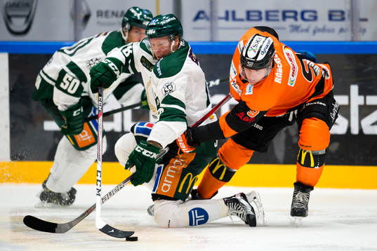 Karlskronas Morten Madsen i duell mot Färjestads Andreas