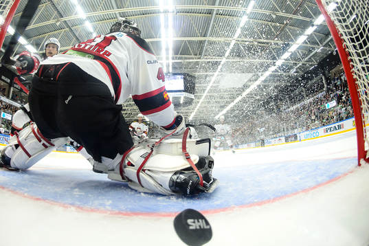 Malmö Redhawks målvakt Cristopher Nihlstorp släpper in