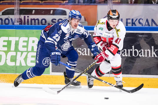 Leksands Sondre Olden och Örebros Joel Mustonen i kamp om