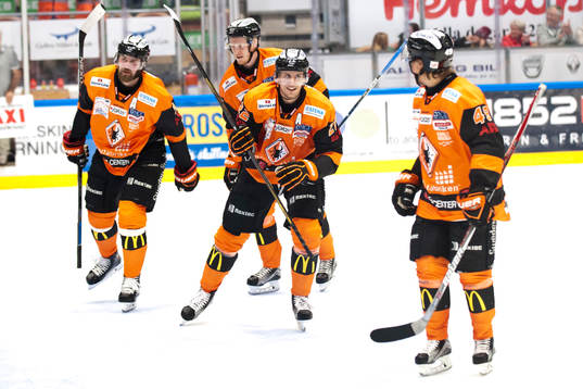 Karlskronas Alexander Bergström jublar