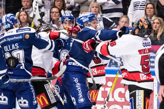 fight mellan Leksands Lukas Ericsson och Örebros Johan