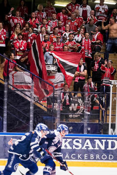 Örebros klacken i ishockeymatchen i SHL mellan Leksand och