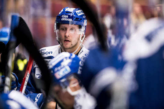 Leksands Alexander Ytterell i ishockeymatchen i SHL mellan