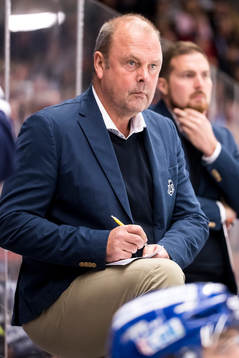 Leksands tränare Per-Erik Johnsson i ishockeymatchen i SHL