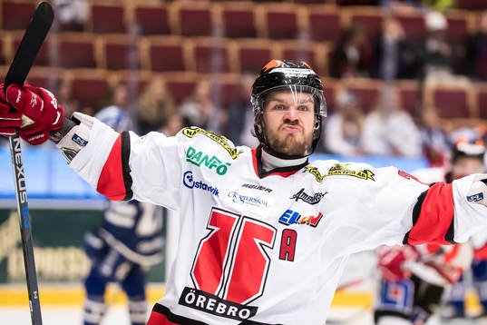 Örebros Alexander Hellström jublar