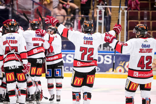 Örebros Siim Liivik Kalle Jellvert jublar
