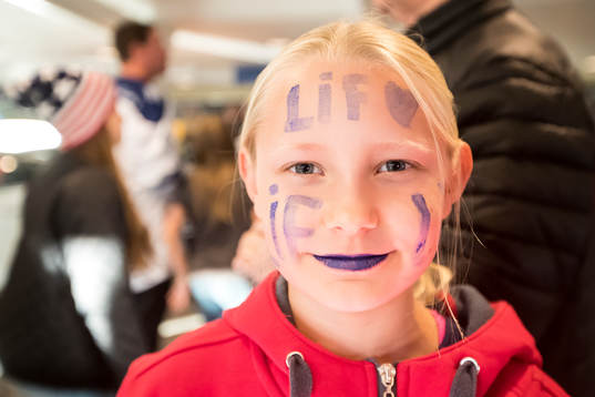 Leksands supporter innan ishockeymatchen i SHL mellan