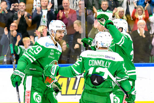 Rögles Ludvig Rensfeldt och Jack Connolly jublar