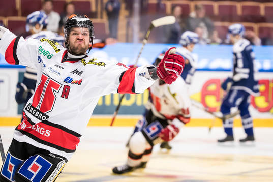 Örebros Alexander Hellström jublar
