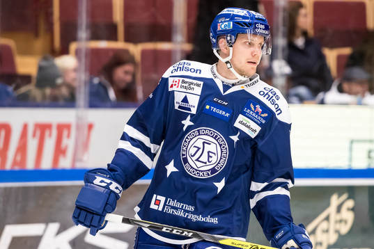 Leksands Lukas Ericsson i ishockeymatchen i SHL mellan
