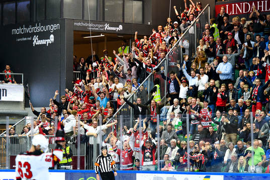 Malmö Redhawks supporters jublar