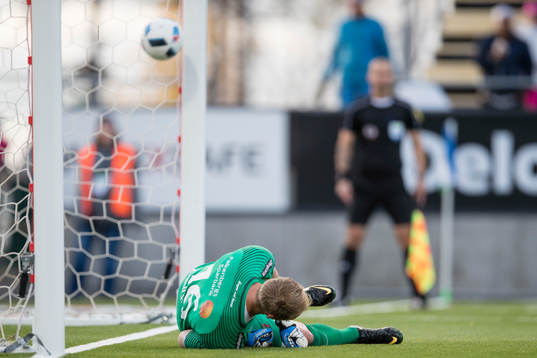 Falkenbergs målvakt Alexander Lundin släpper in 4-1
