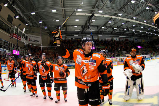 Karlskronas Robin Gartner jublar