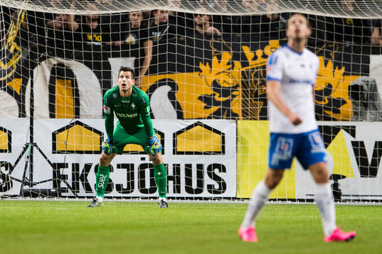 Norrköpings målvakt Michael Langer deppar