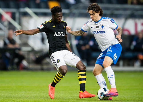 s Ebenezer Ofori i kamp om bollen med Norrköpings David