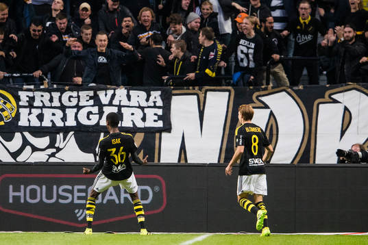 s Alexander Isak jublar