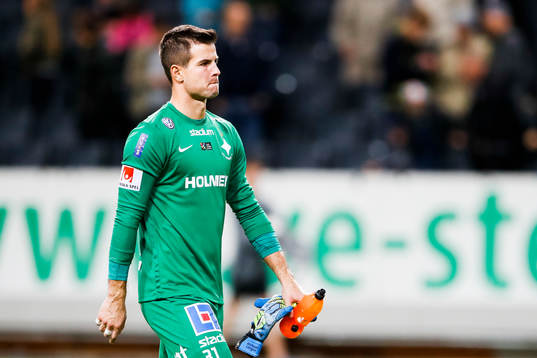Norrköpings målvakt Michael Langer  deppar