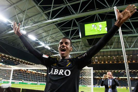 s Alexander Isak jublar