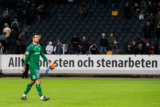 Norrköpings målvakt Michael Langer ser deppig ut
