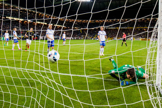 Norrköpings målvakt Michael Langer släpper in 5-0
