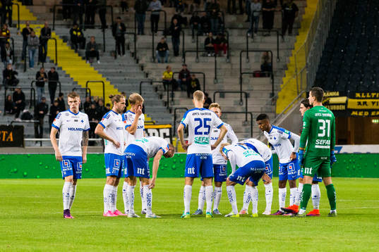 Norrköpings spelare gör sig redo för andra halvlek