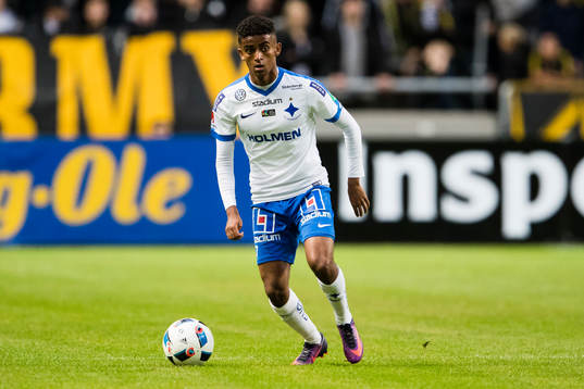 Norrköpings Tesfaldet Tekie med bollen
