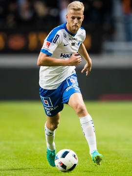 Norrköpings Filip Dagerstål med bollen