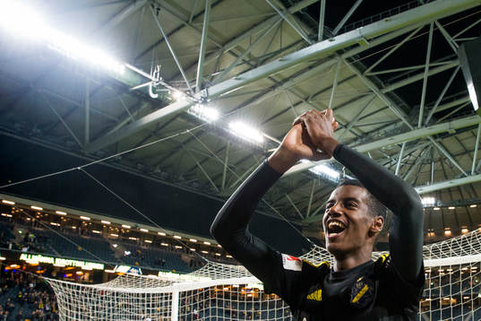 s Alexander Isak jublar