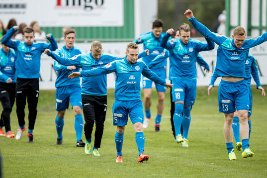 Värnamos spelare värmer upp