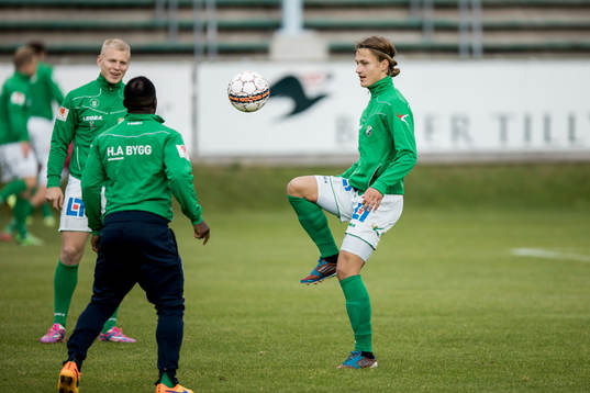 Ljungskiles  spelare värmer upp