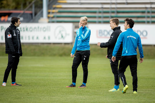 Värnamos spelare värmer upp