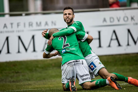 Ljungskiles Admir Bajrovic jublar med Ahmed El-Amrani