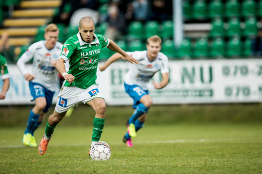 Ljungskiles Ahmed El-Amrani gör 2-0 på straff