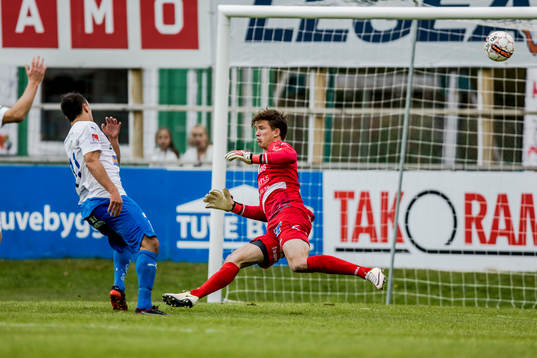 Värnamos Adam Chennoufi i friläge med Ljungskiles